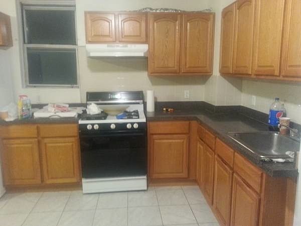 1st image of 3145 42nd St