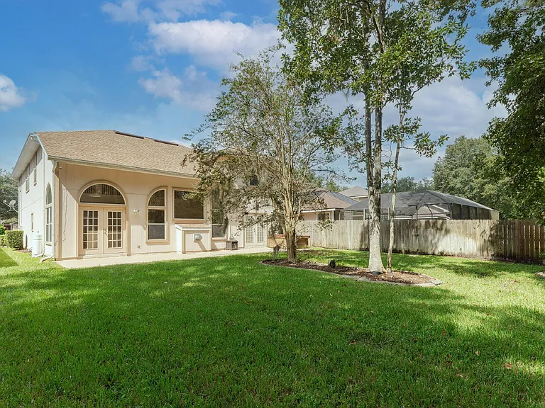 572 Redberry Ln — Photo 32