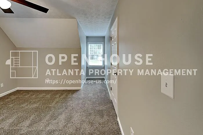 210 Austin Dr — Photo 12