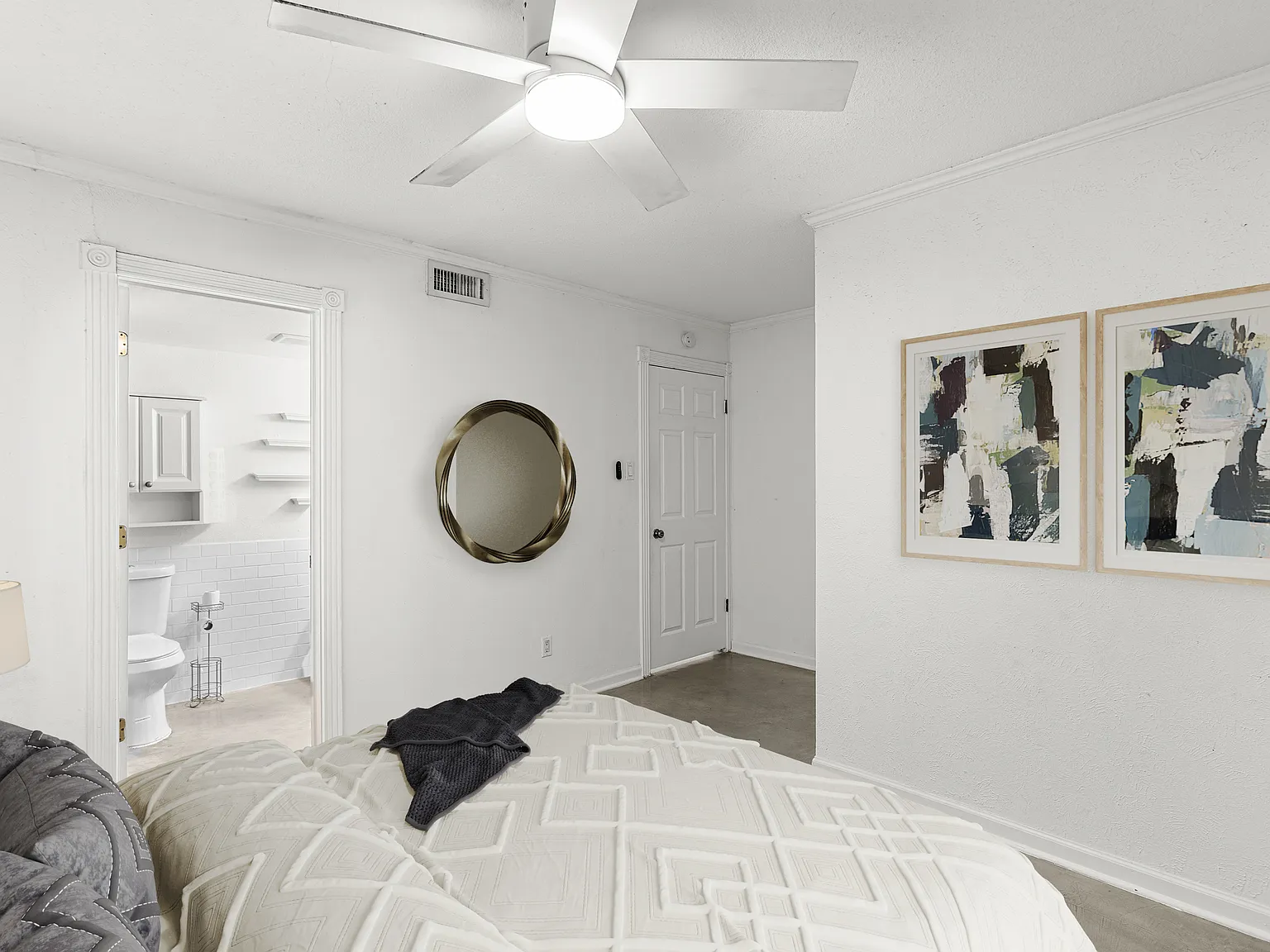 2 bed, 1045 sqft, $1,650 — Photo 1