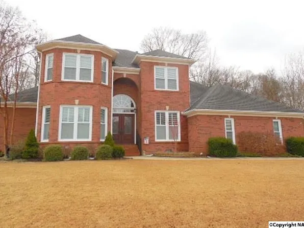 1911 Chesapeake Trl SW, Decatur, AL 35603
