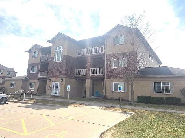 1st image of 460 Bradley Pl Unit 5