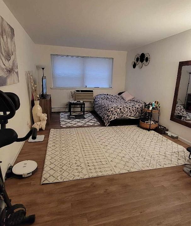 1st image of 1025 W Hollywood Ave APT 206