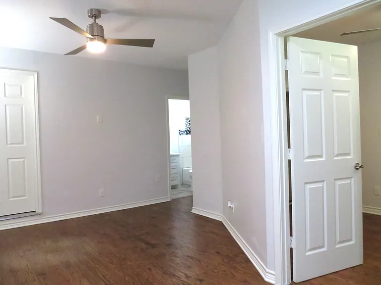 818 Thomas St #1 — Photo 5