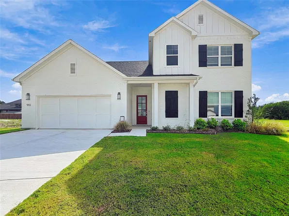 913 Triple Crown Ct, Weatherford, TX 76087