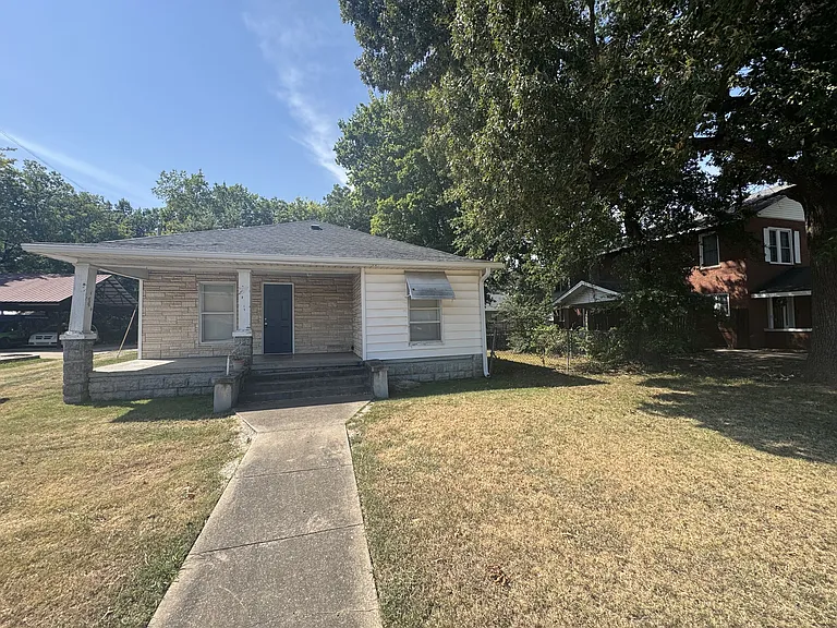 307 N Witte St — Photo 1