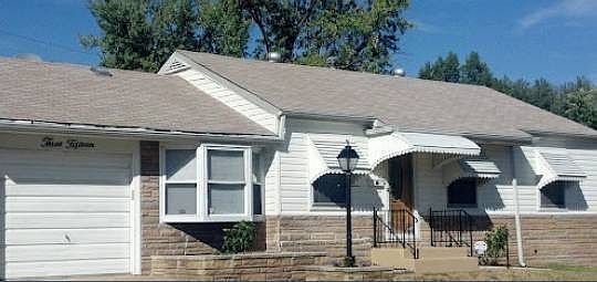 3rd image of 315 Banff Cir