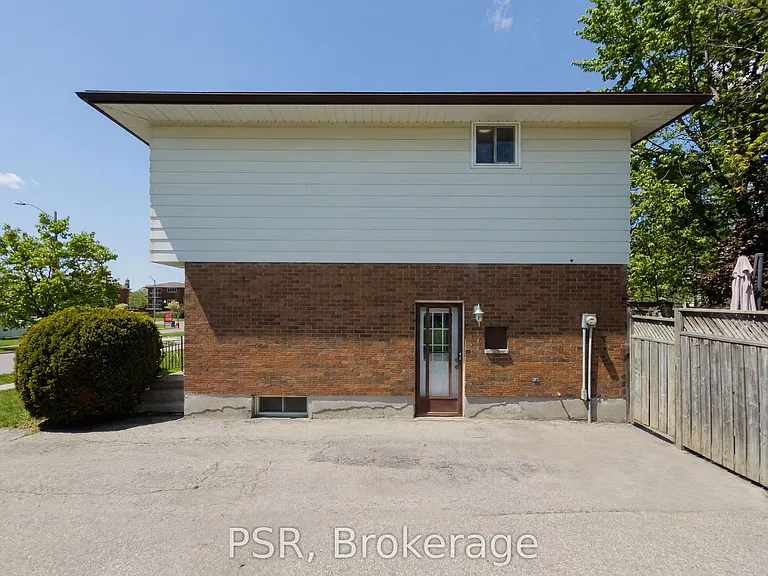 11 Elmsdale Dr — Photo 22