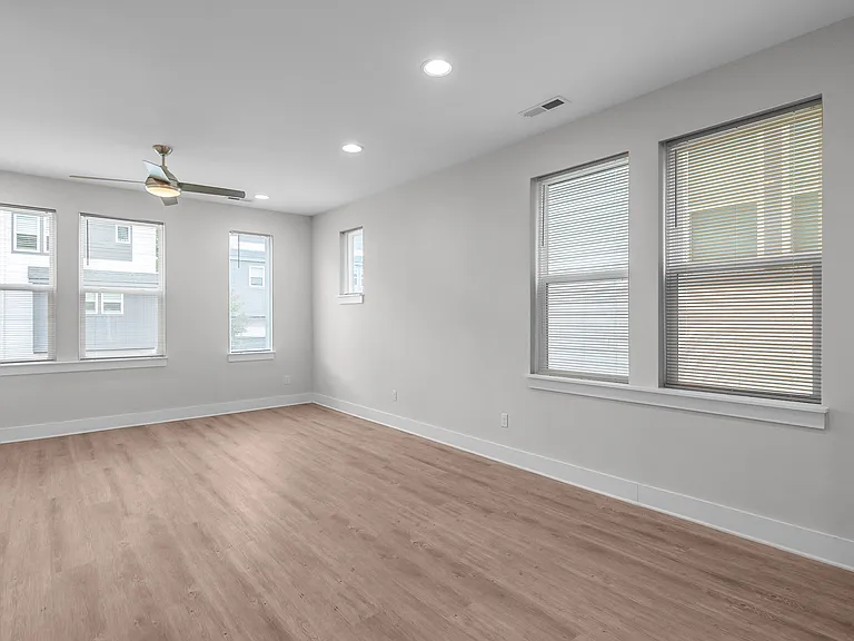 570 W End Dr — Photo 10