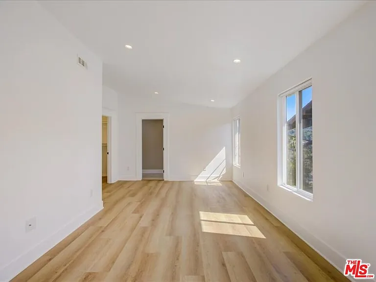 400 N Avenue 66 — Photo 31