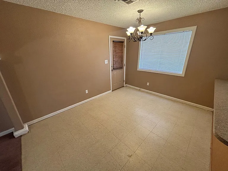 435 W Daffodil St — Photo 8