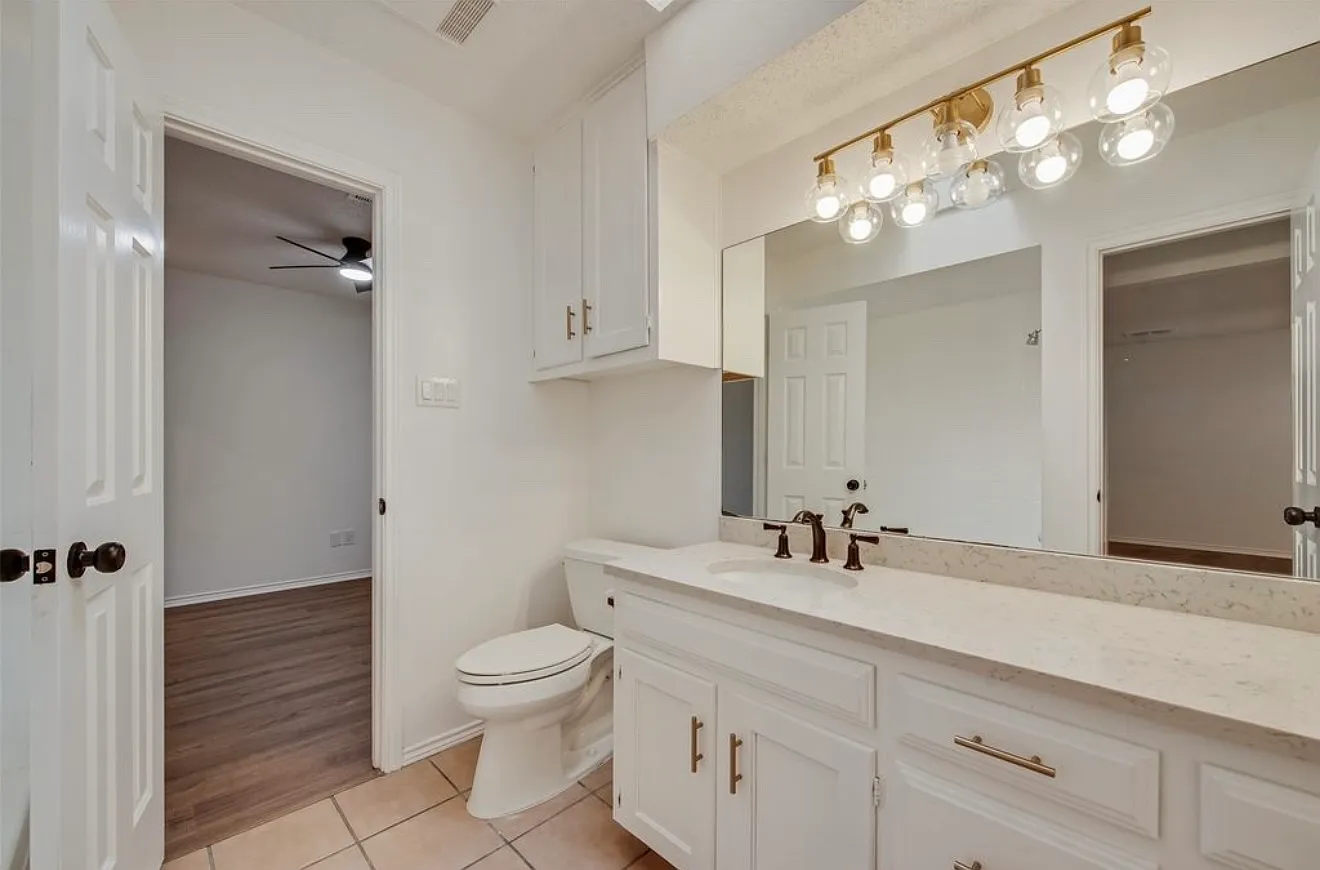 3 bed, 1196 sqft, $2,295 — Photo 4