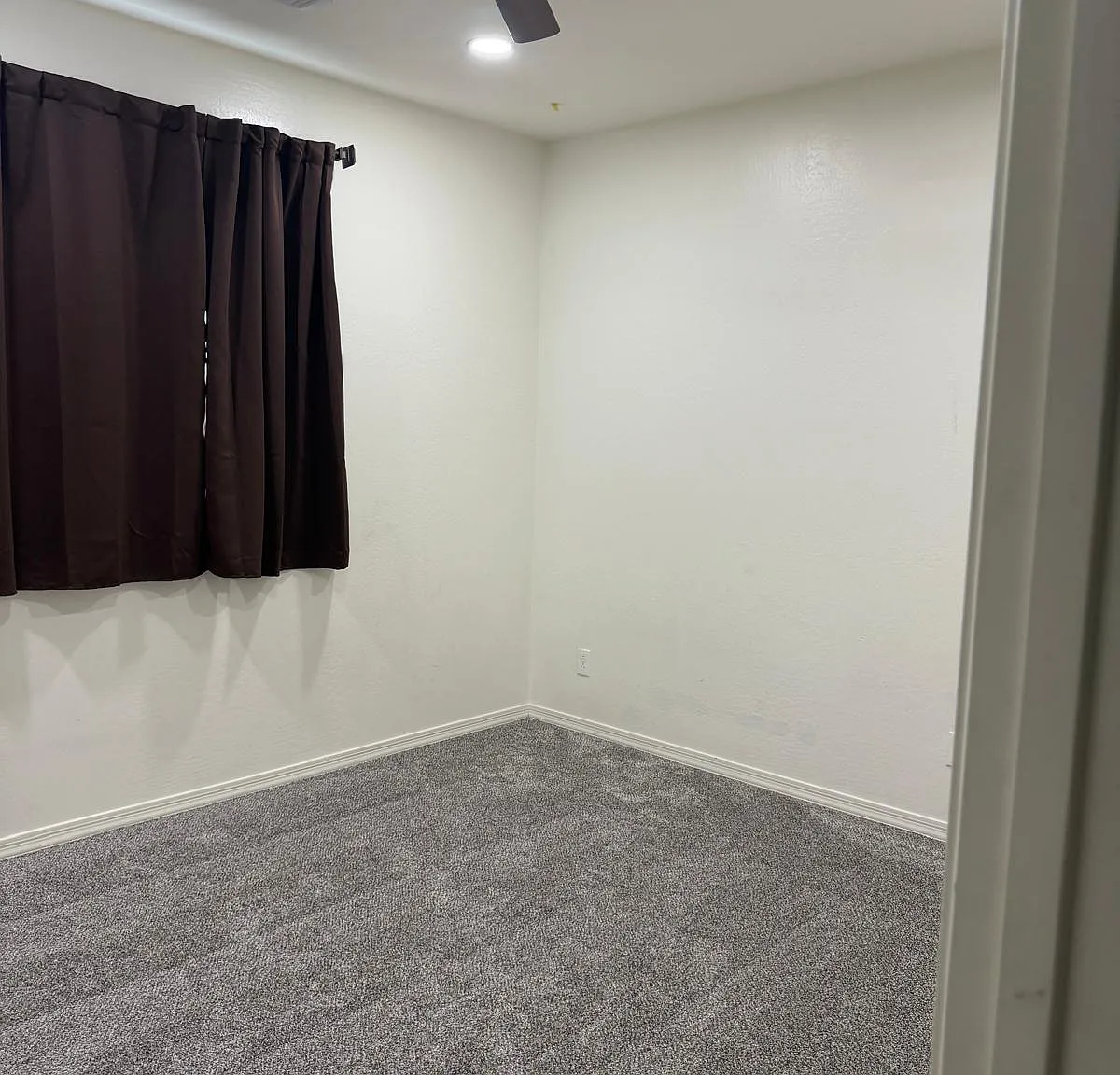 5 bed, 4.0 bath, 2921 sqft, $3,000 — Photo 3