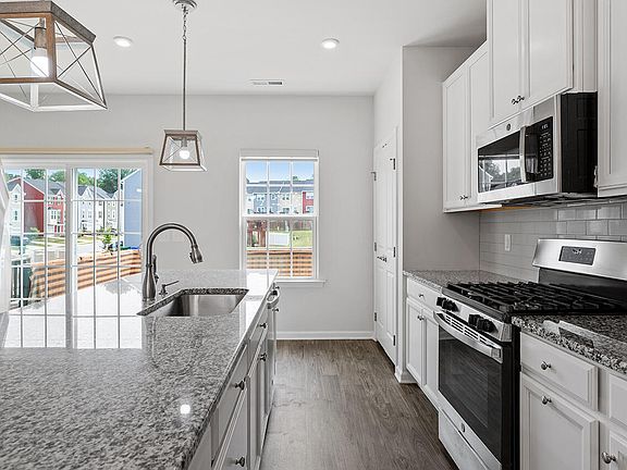 5th image of 513 Citrus Petal Rd