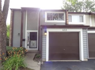 653 Lakeside Circle Dr #D, Wheeling, IL 60090