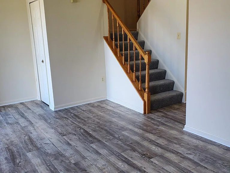 8509 Sullivan Ct — Photo 15