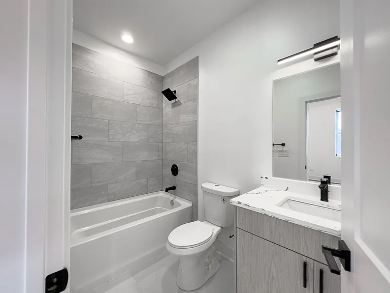 4731 N Western Ave #302 — Photo 17