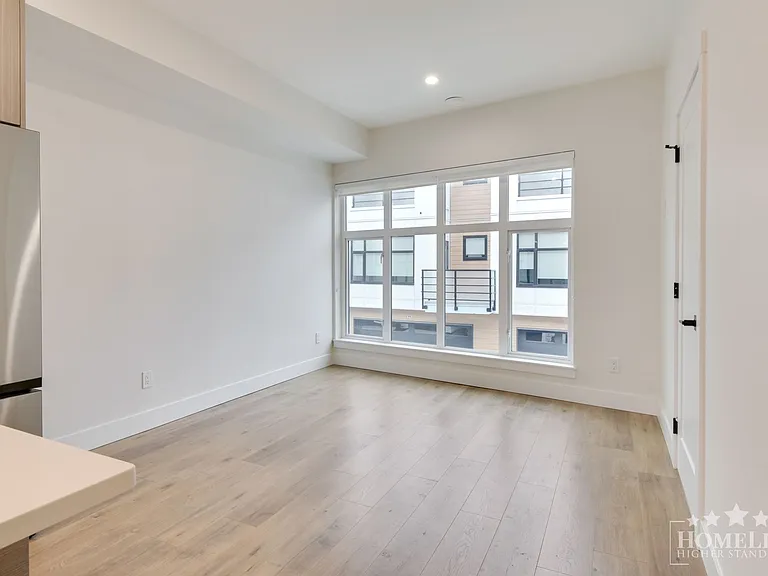 177 175a St #19 — Photo 9