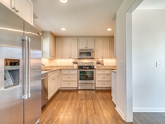 4th image of 802 Winthorne Ct