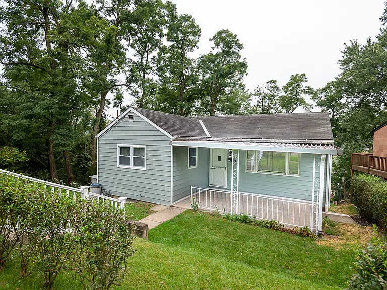 437 Elizabeth St — Photo 3