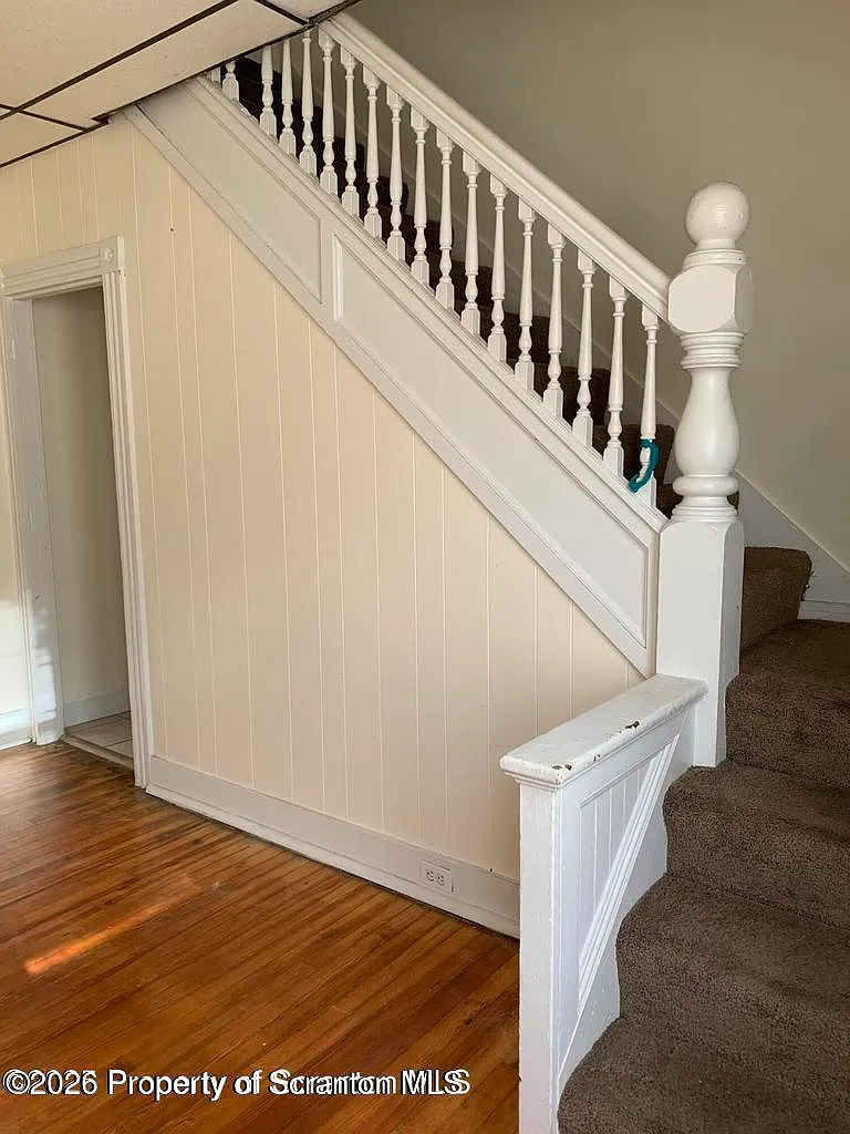 3 bed, 1.0 bath, 1204 sqft, $1,200 — Photo 4