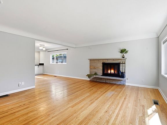 4th image of 7034 N Wilbur Ave