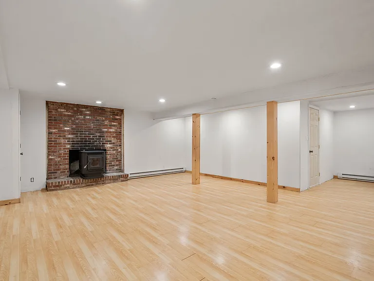 56 Parmenter Ln — Photo 37
