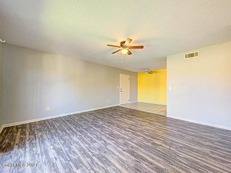 2190 Forest Knoll Dr NE #207 — Photo 8