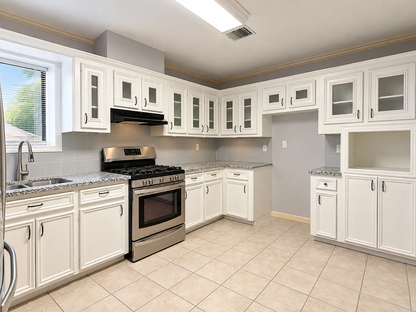 4 bed, 2019 sqft, $2,400 — Photo 4