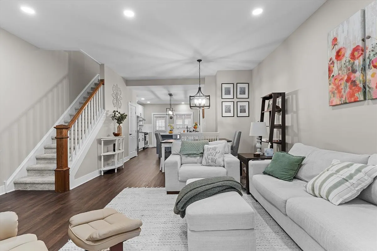 3 bed, 2.5 bath, 1584 sqft, $1,950 — Photo 1