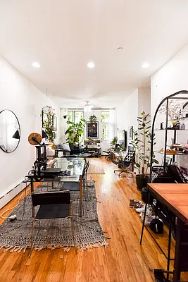 Rented by The Agency | media 2