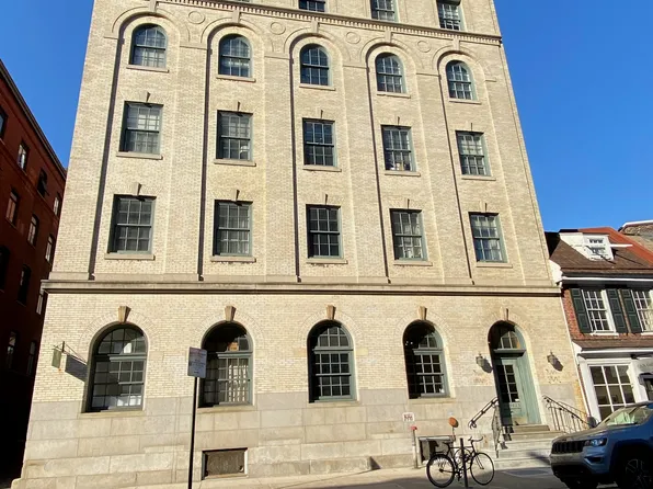 225 Arch St APT 51, Philadelphia, PA 19106