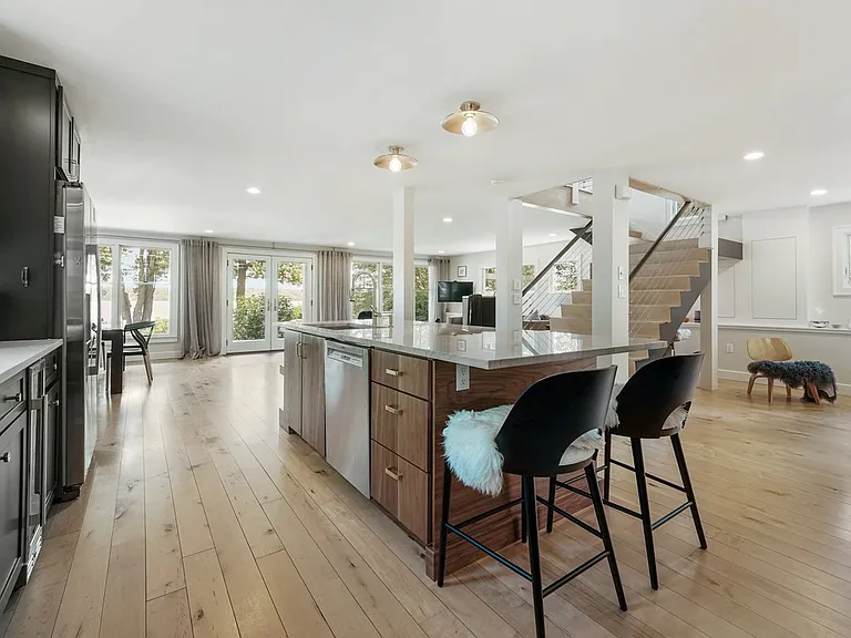 49 Beach Rd — Photo 19