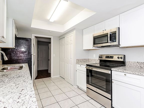 3rd image of 319 Buttonwood Dr