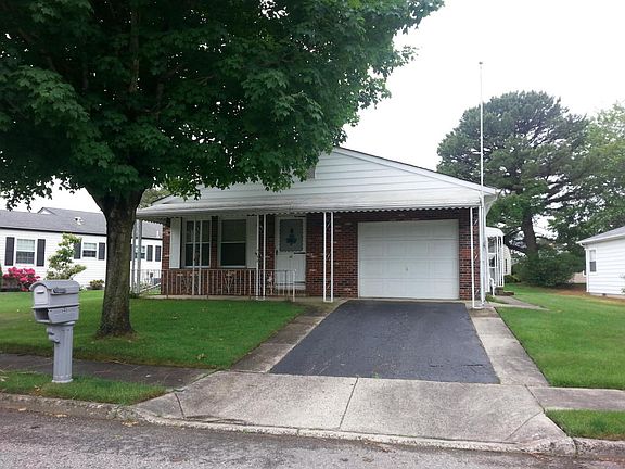 3rd image of 11 Claremont St