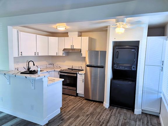 Kitchen, Washer-Dryer and Pantry