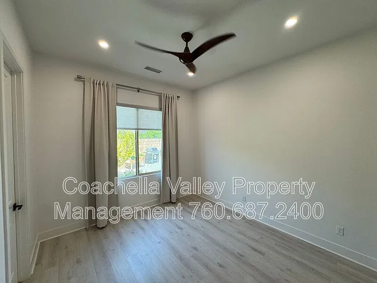 74635 Tesla Dr — Photo 44