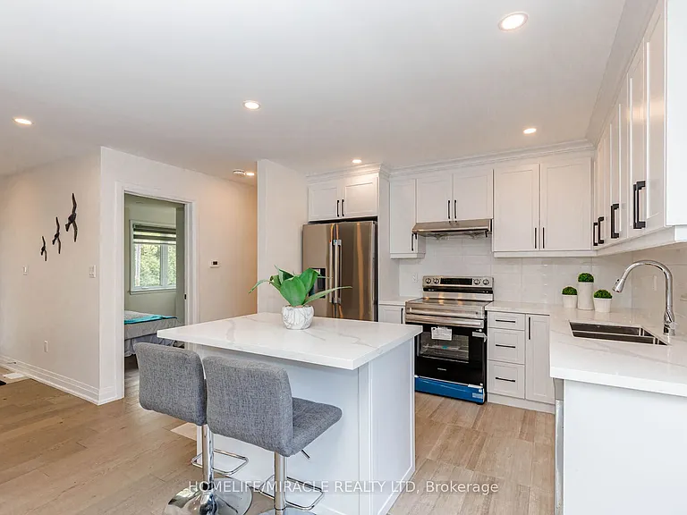 563 Taplow Cres — Photo 10