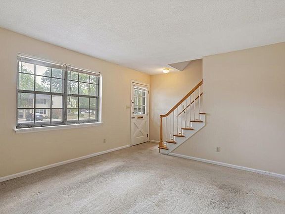 4th image of 1102 Willow Dr #19