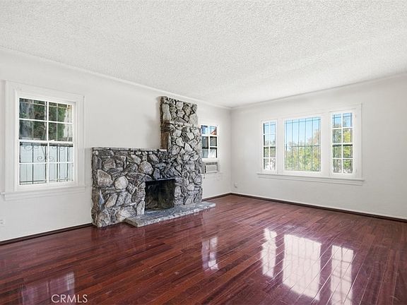 5th image of 2136 W 75th St