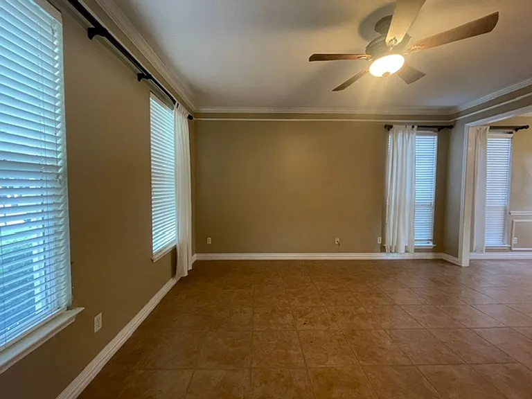 3222 Mapleridge Dr — Photo 4