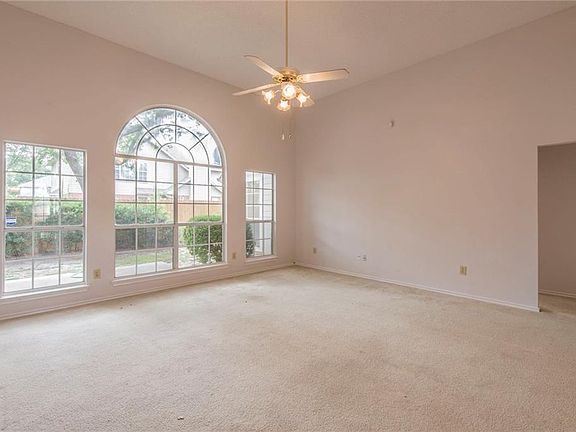 5th image of 4544 Queenswood Dr