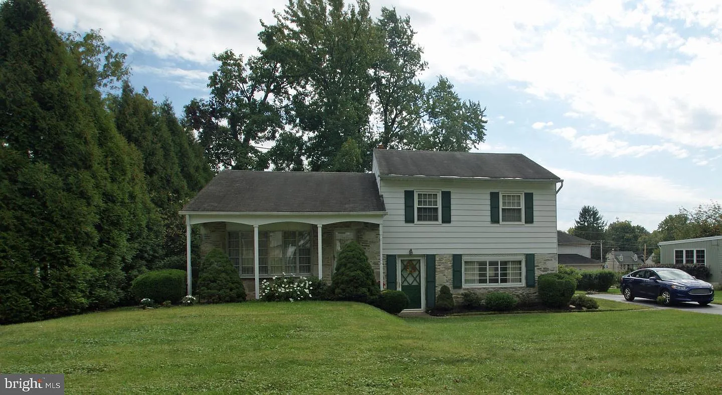 3231 Oak Rd photo 1