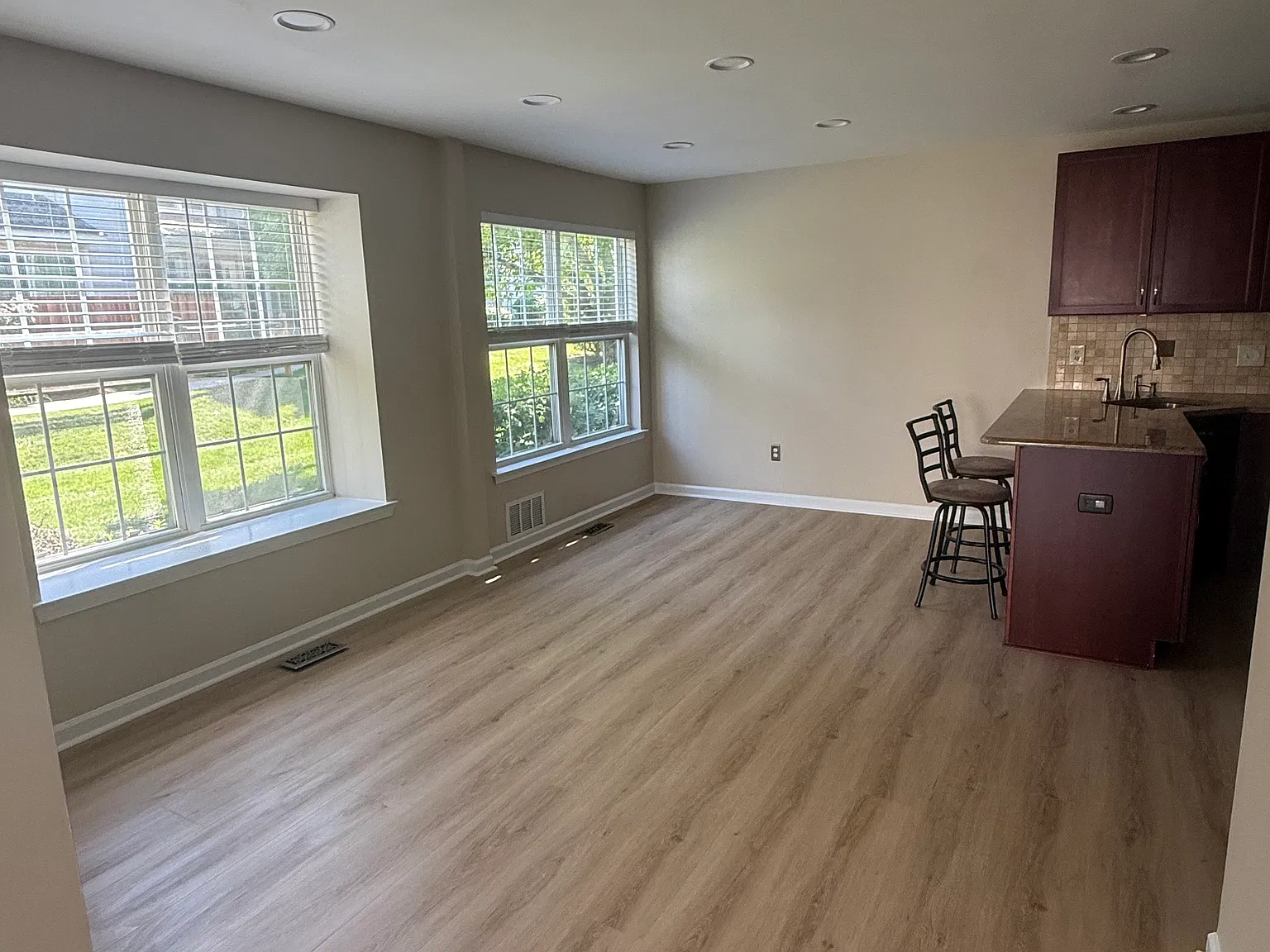 2 bed, 1.5 bath, 1800 sqft, $3,000 — Photo 4