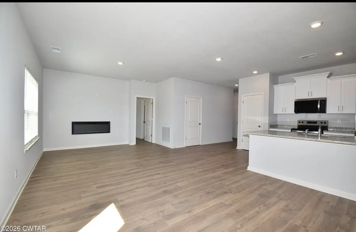 Building Photo - 8 Kings Gate Cv