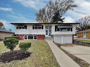 404 S Crestwood Ln, Mount Prospect, IL 60056