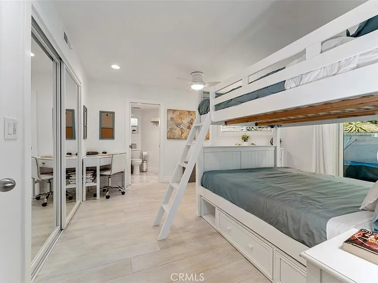 499 Nyes Pl — Photo 15