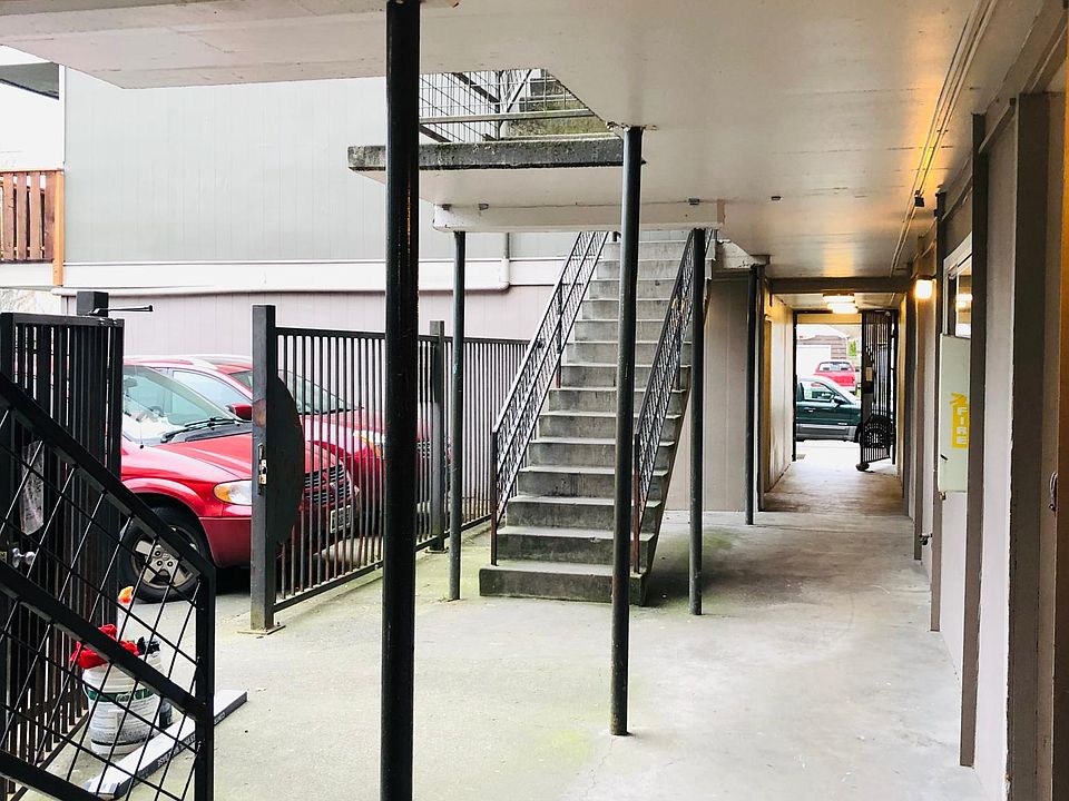 1st image of 1004 S Cloverdale St APT 105