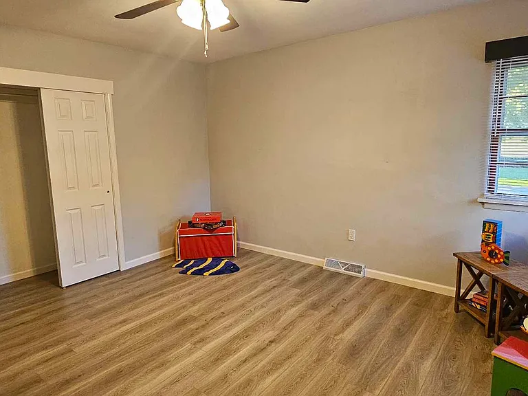 10 Carolyn St — Photo 20