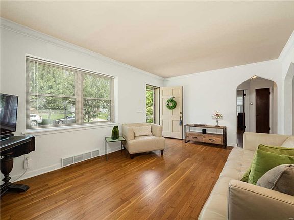 3rd image of 5430 Bancroft Ave